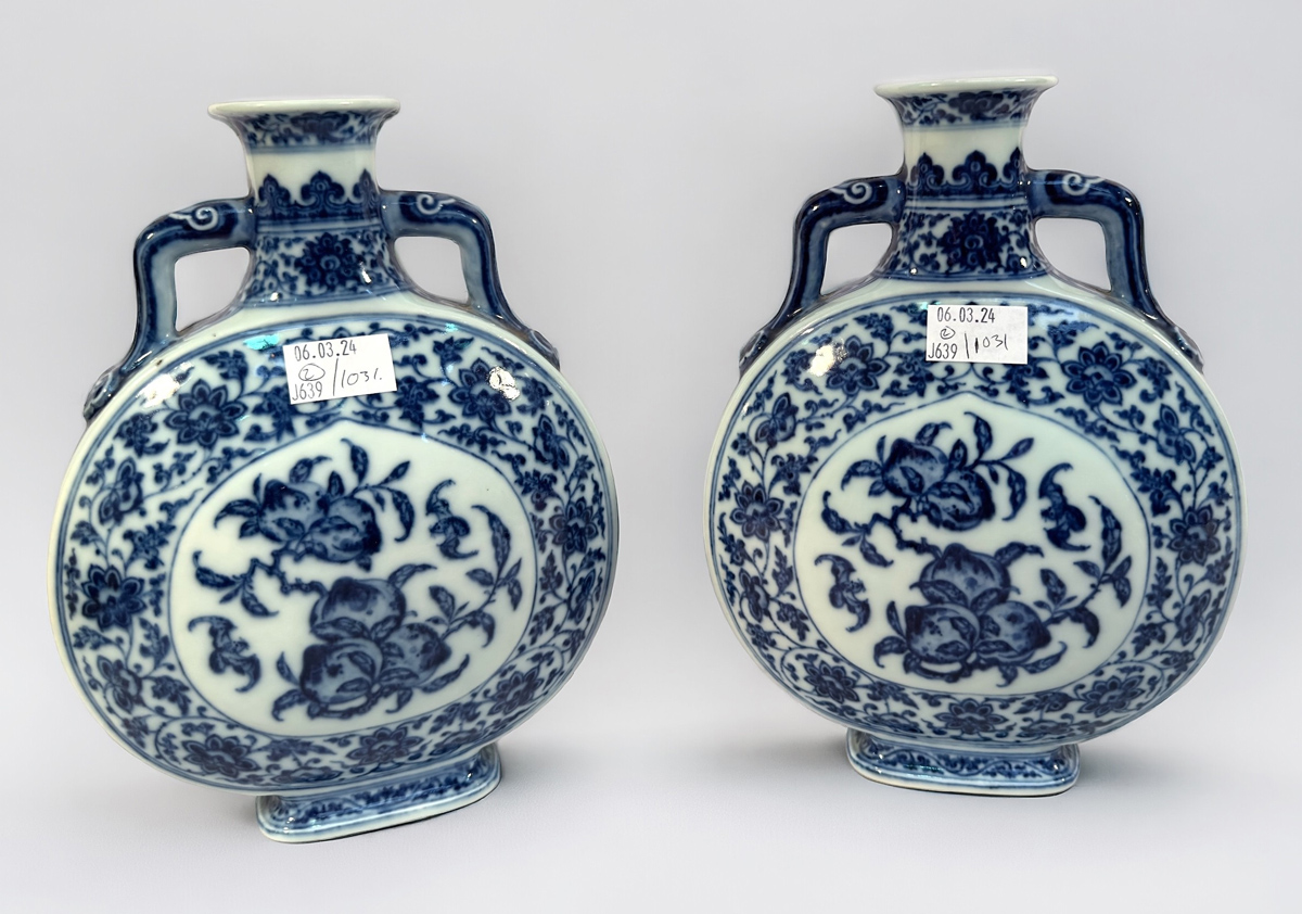Chinese moon flasks