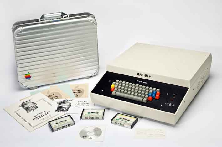 15-10-22-2213NE02A apple 1 christies.jpg