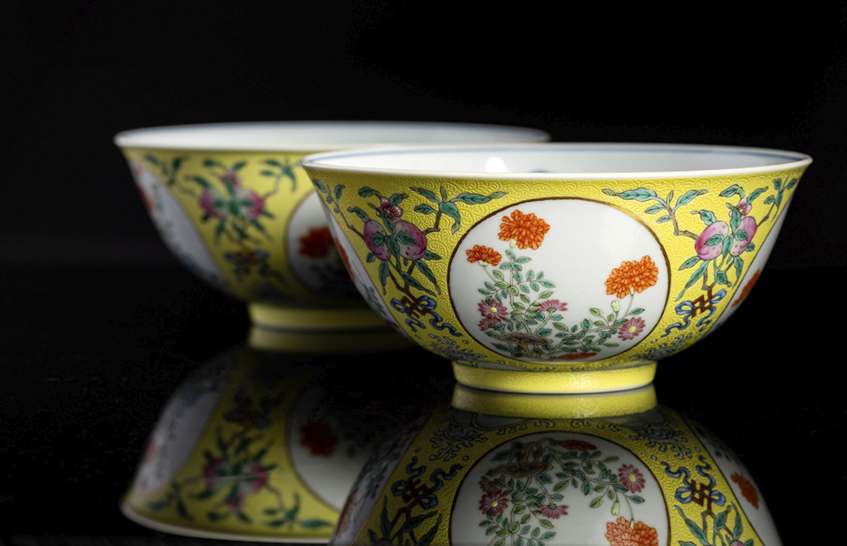 Famille rose medallion bowls