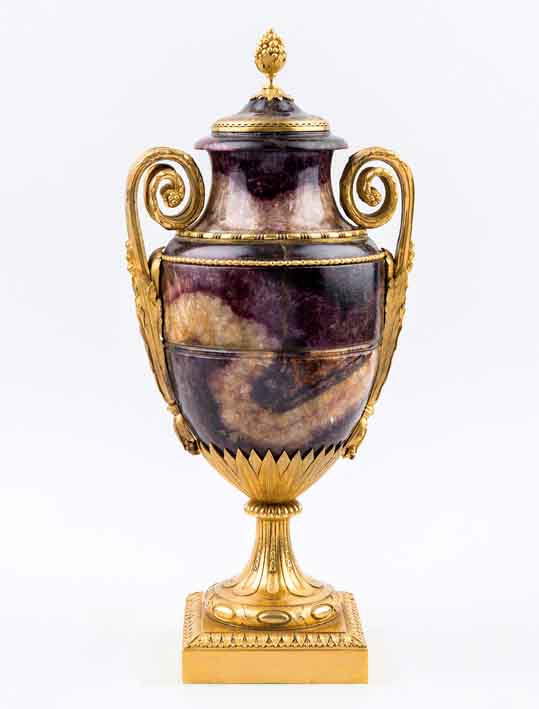 15-08-19-2204NE04A blue john urn.jpg