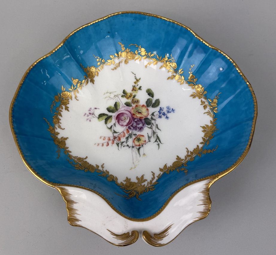 Vincennes clam shaped dish