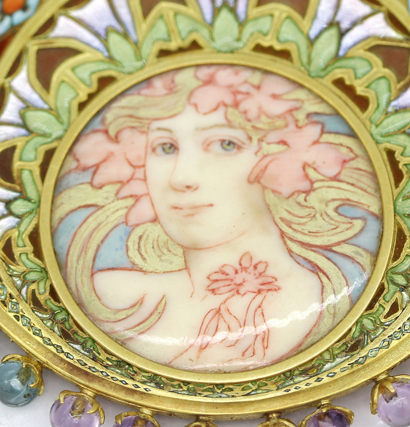 Art Nouveau brooch
