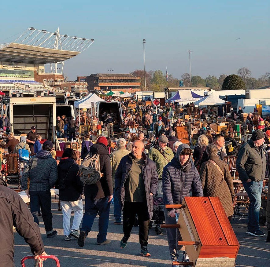 Sunbury Antiques Market at Kempton Park Racecourse