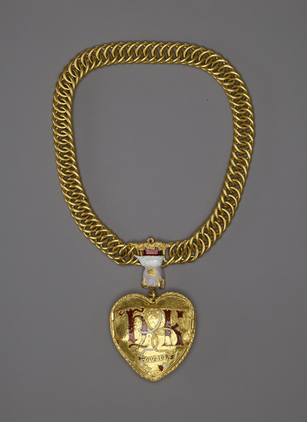 Gold pendant