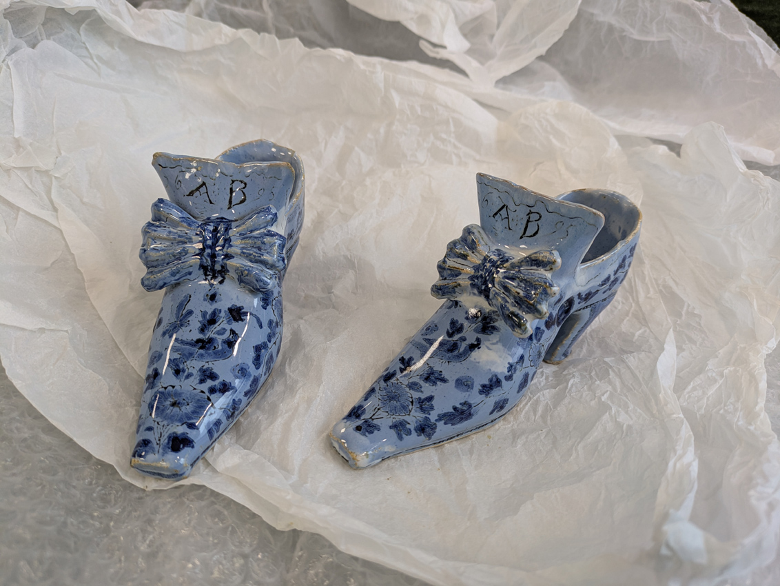 delftware shoes