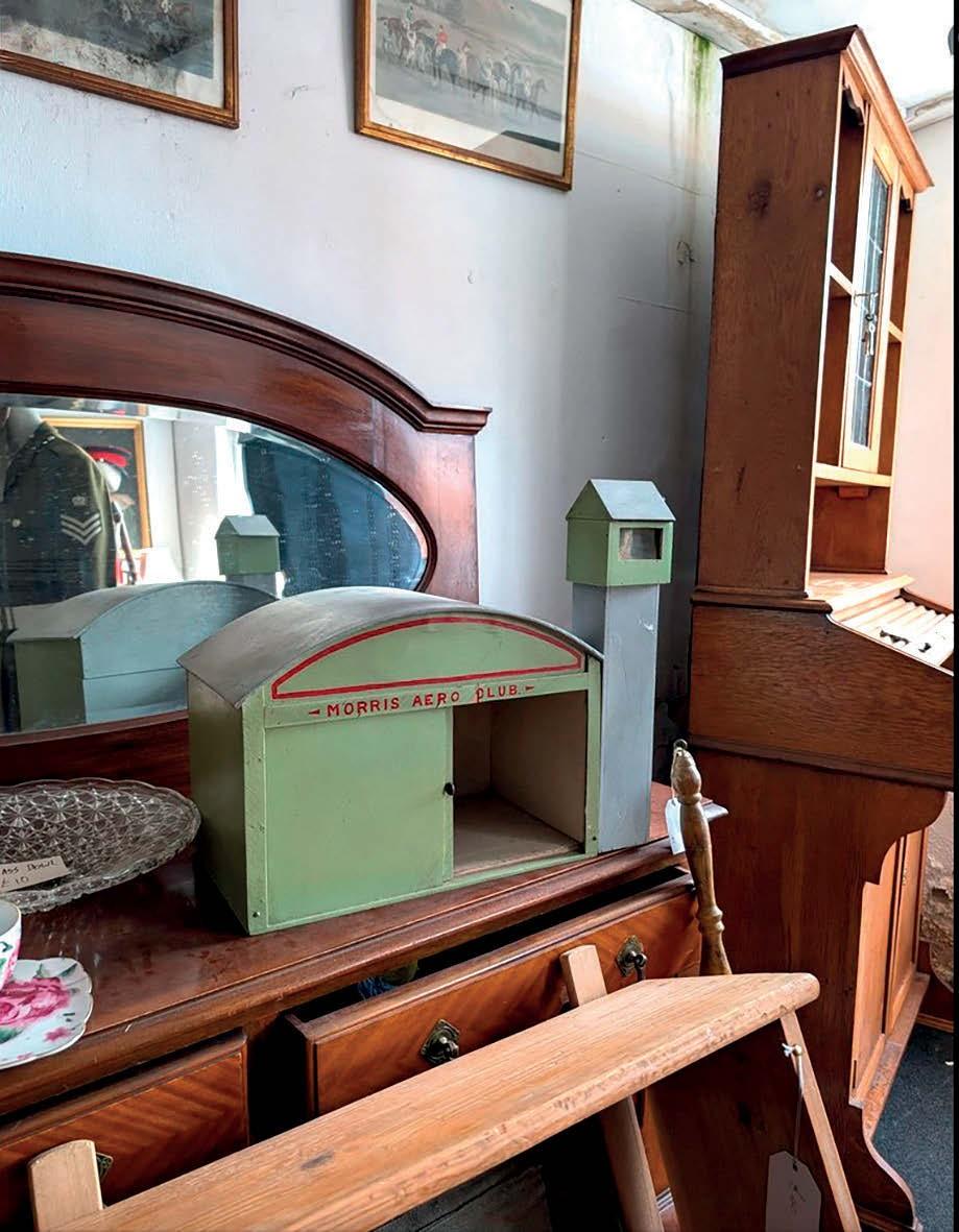 Oak Wood Antiques shop in Northampton