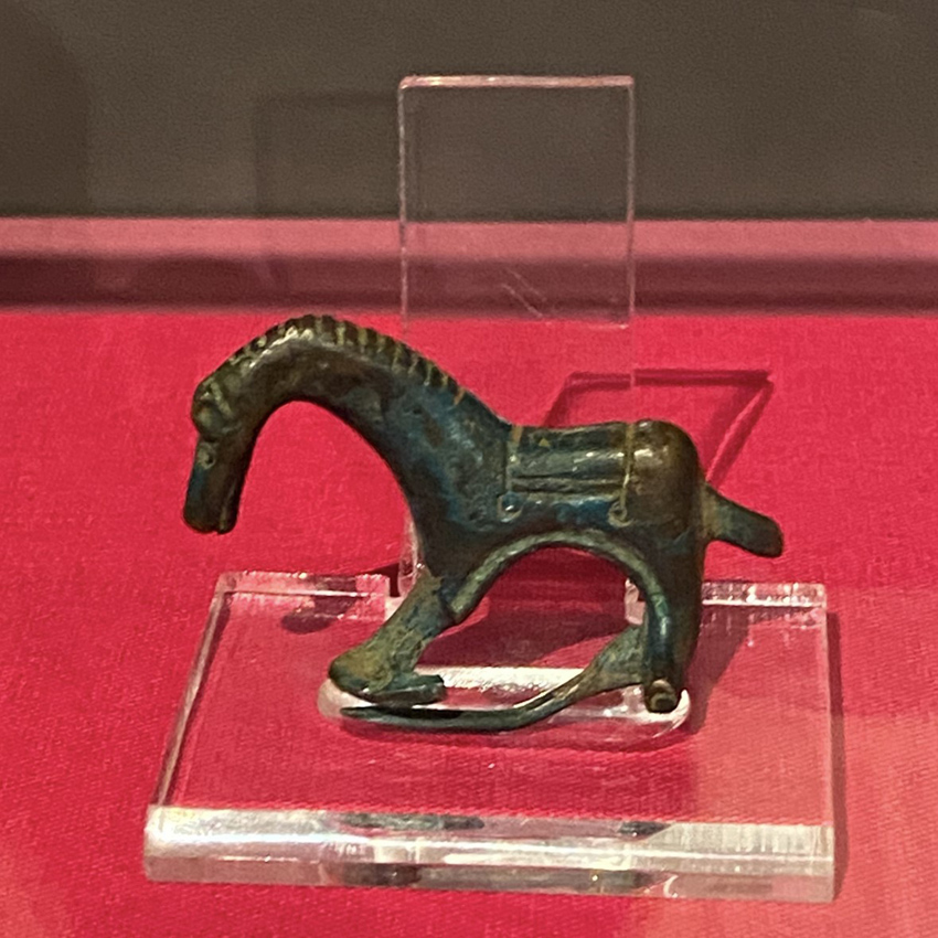 2727NE Fake Roman Brooch