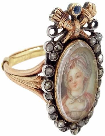 Portrait ring