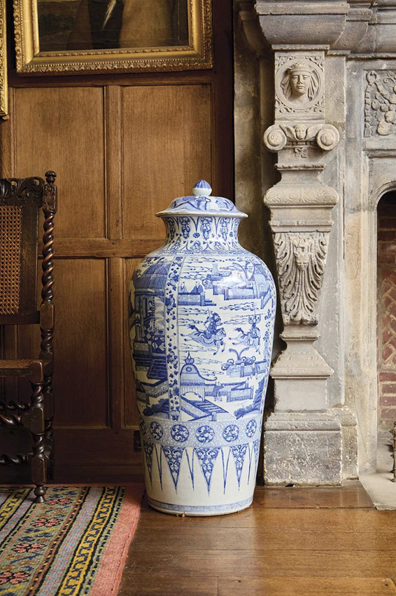 Kangxi blue and white porcelain ‘soldier’ vases