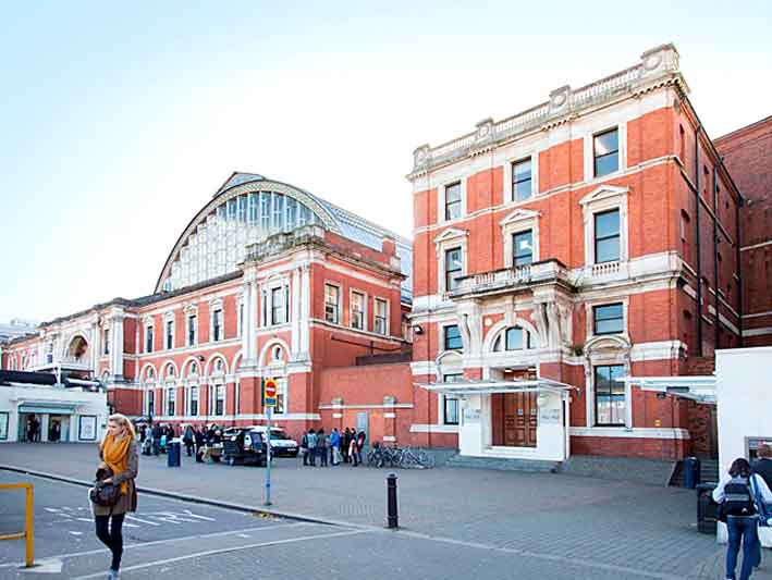 15-08-20-2204NE02A Olympia London Pillar Hall.jpg