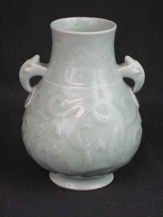 15-11-09-2216NE03A Peter Francis vase.jpg