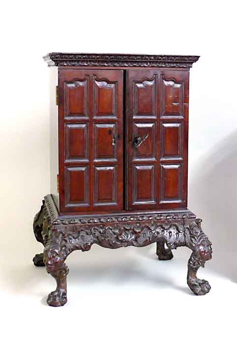 14-08-13-2153NE01A mahogany cabinet.jpg