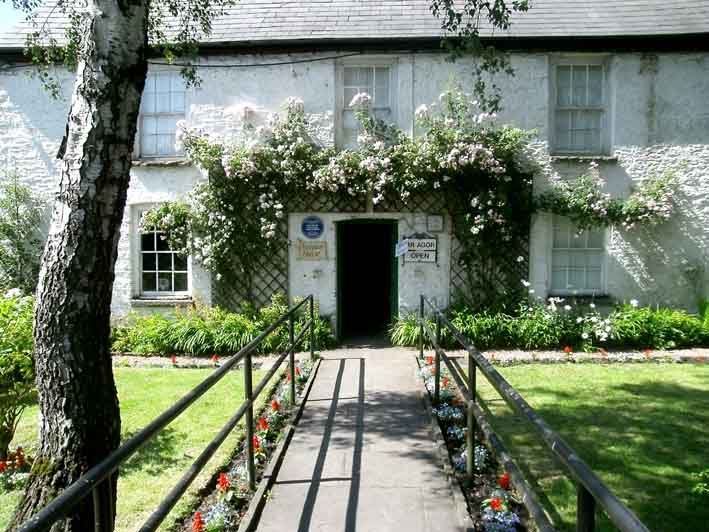 14-08-21-2154NE07A Nantgarw Museum.jpg
