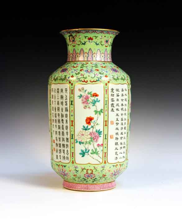 14-12-23-2172NE01A Qianlong vase.jpg