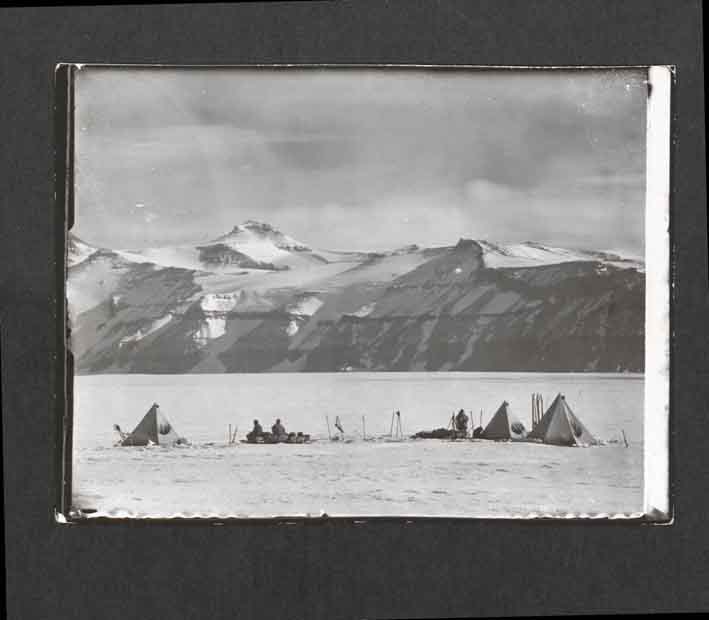 14-04-07-2136NE06A polar museum.jpg