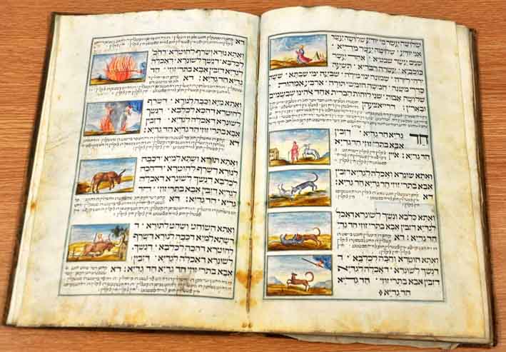 13-09-23-2109NE06A Passover Haggadah.jpg