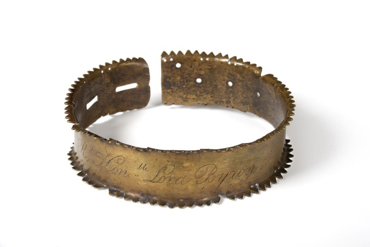 WEB Byron collar 25-10-17.jpg