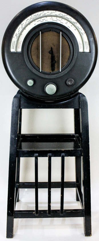 Bakelite radio