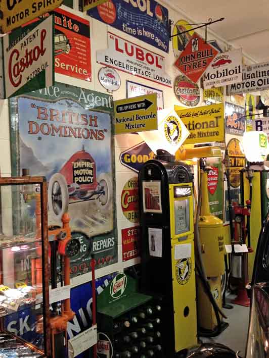 13-04-17-2087NE07A automobilia.jpg