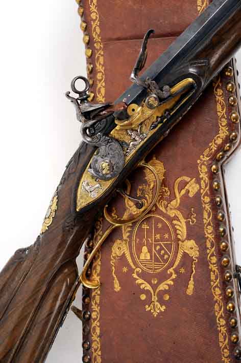 13-04-02 2085NE03A antique sporting gun.jpg