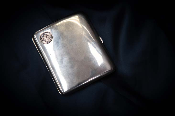 Gold cigarette case 1 - Credit Hansons Pictoria.jpg