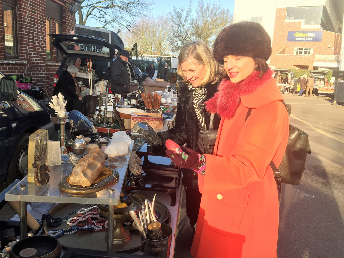 Kempton - well-dressed ladies 1.jpg