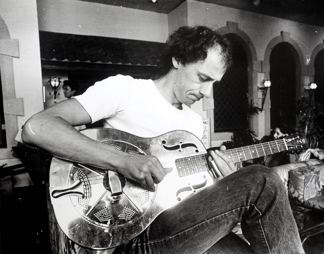 Mark Knopfler playing Hard Rock credit Keith Perry.jpg