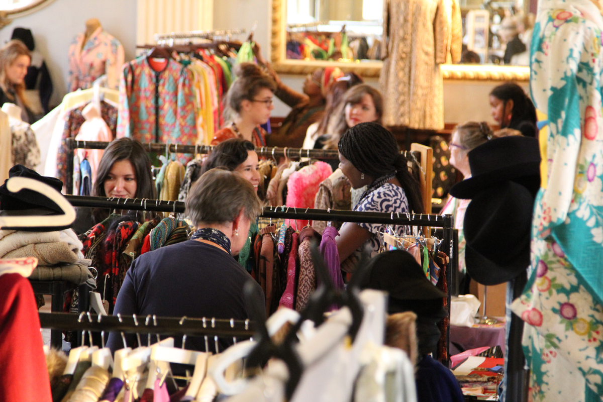 Traders & Shoppers.jpg