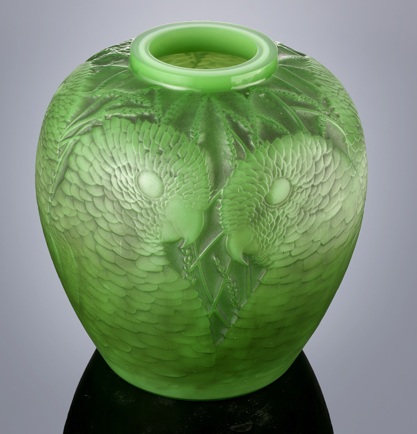 Lalique Alicante vase