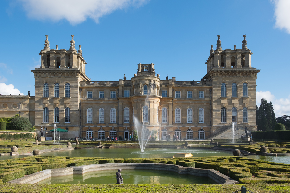 Blenheim_Palace_from_the_Water_Terraces_October_2016.jpg