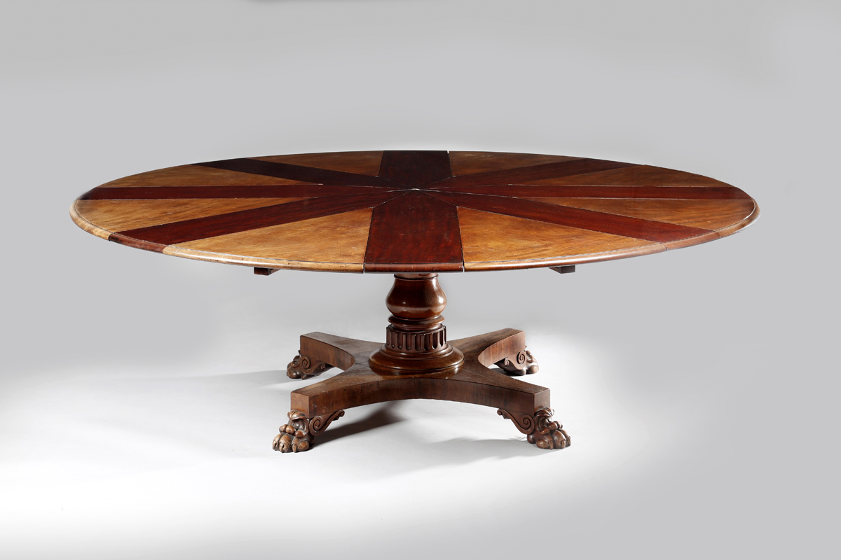 Extending Jupe dining table