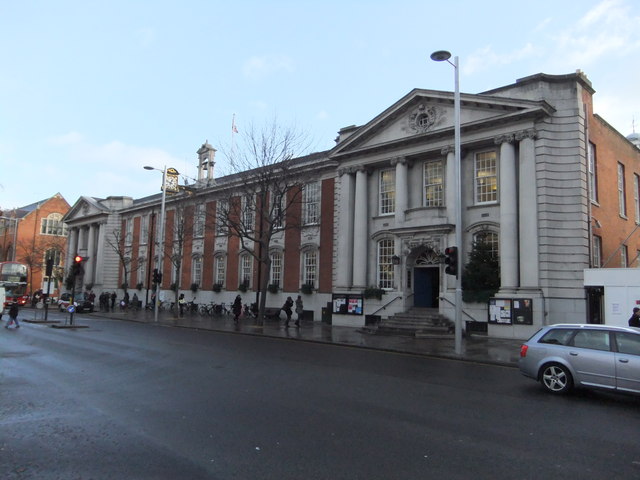 Chelsea_Library_and_Town_Hall,_Kings_Road_SW3_(geograph_2752474).jpg