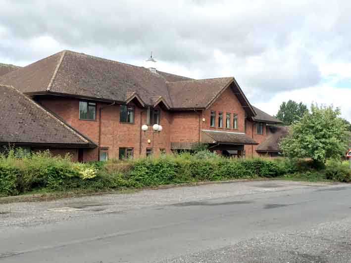 15-08-27-2205NE02A Richard Winterton auction.jpg