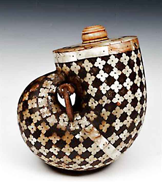 14-8-8-2153armsA powder flask.jpg