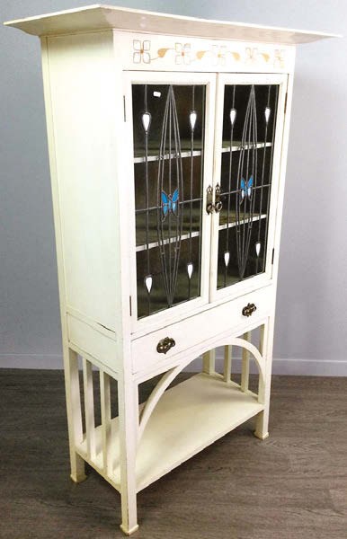 Side cabinet