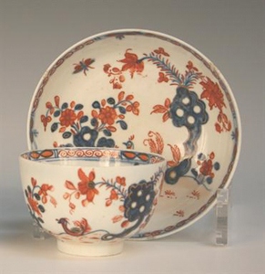 Lowestoft porcelain tea bowl and saucer