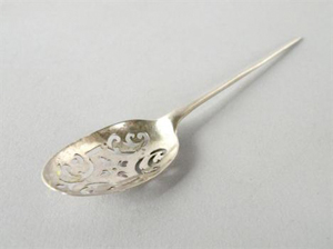 Silver mote spoon