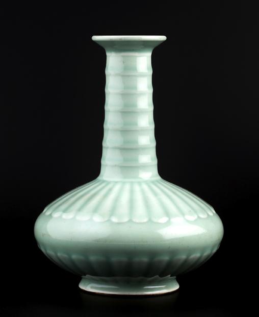 Yongzheng vase at Mallams