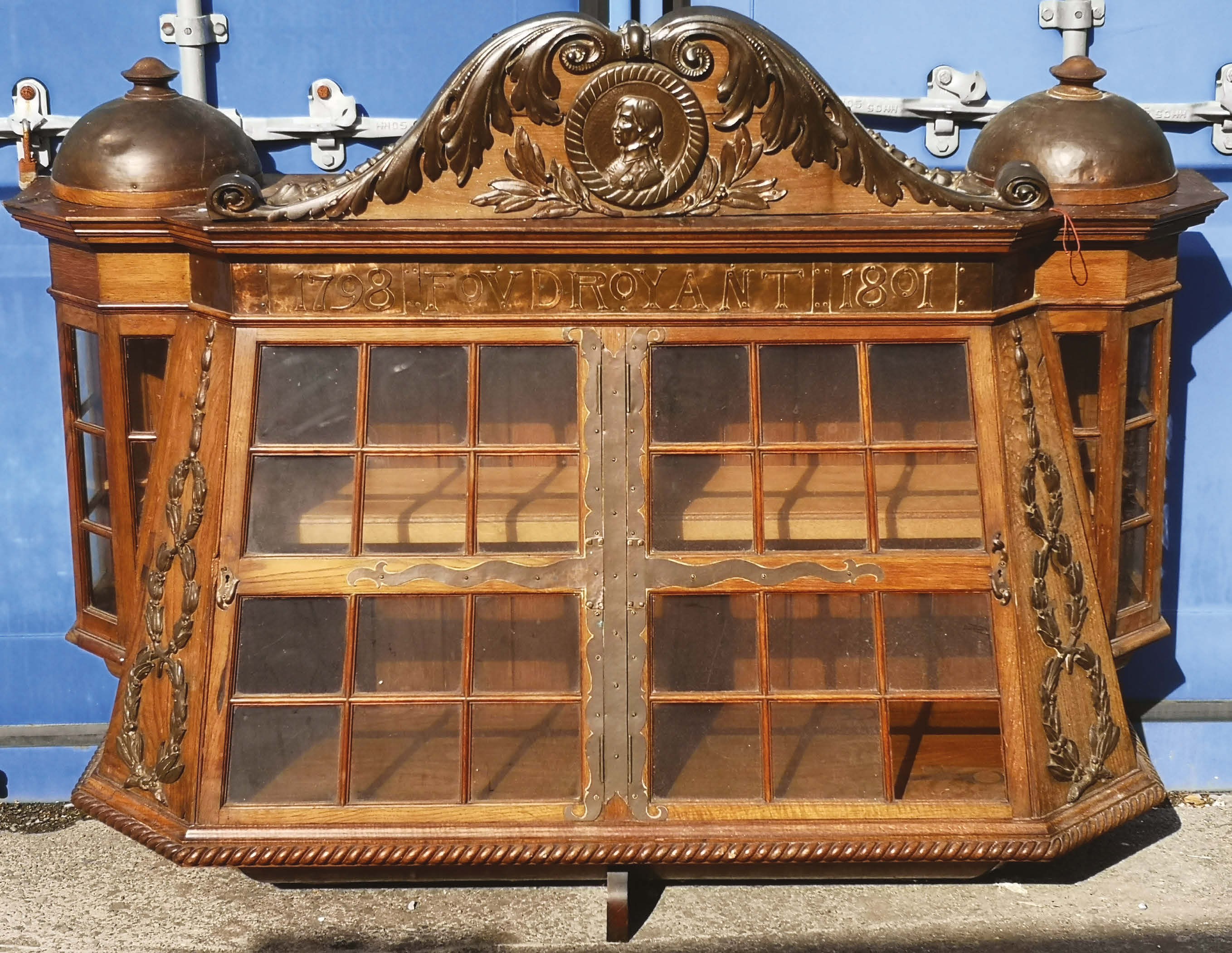 Bookcase-display cabinet