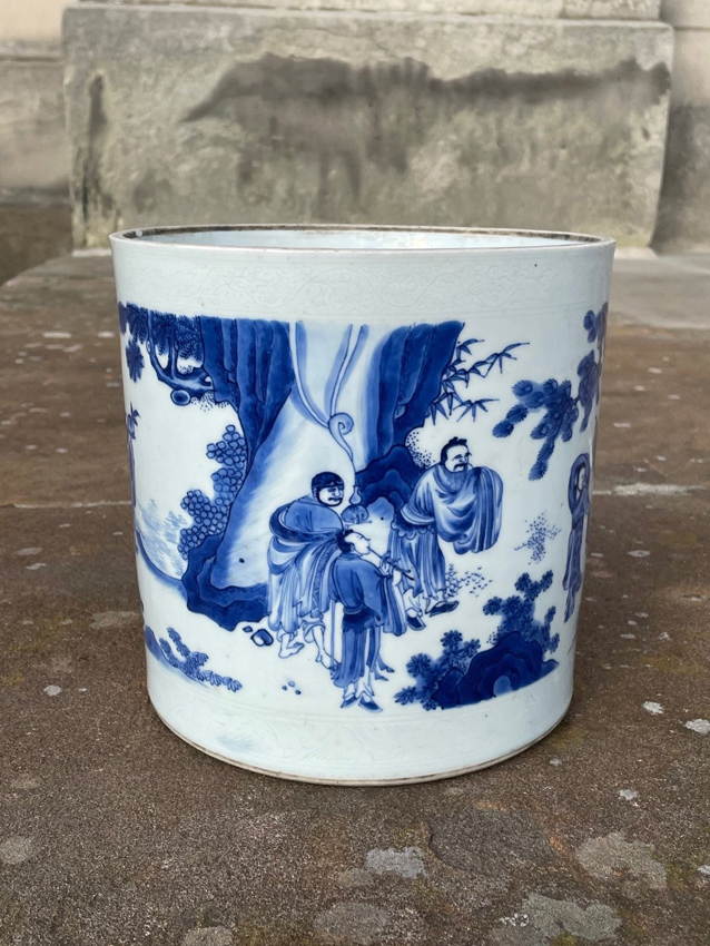Blue and white brush pot