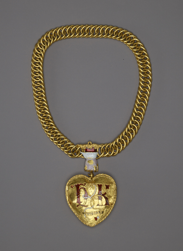Tudor pendant