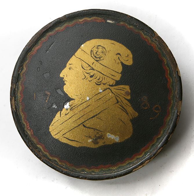 Laquer snuff box