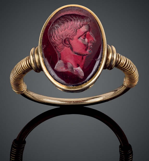 Intaglio ring