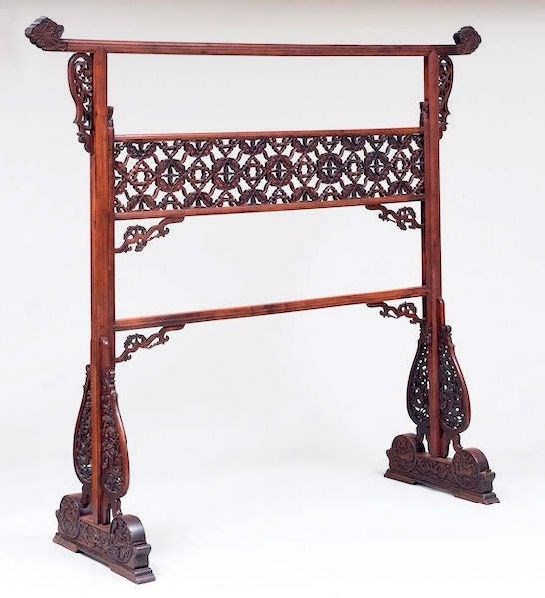 Chinese clothing rack
