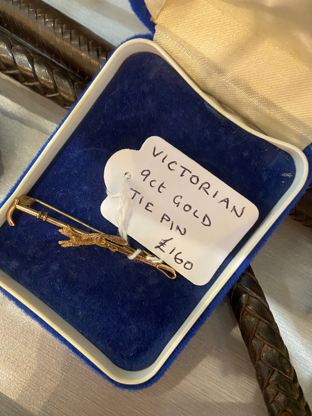 Gold pin brooch