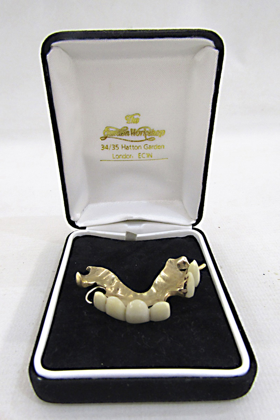 2630NE Edit Churchill Teeth CUTOUT